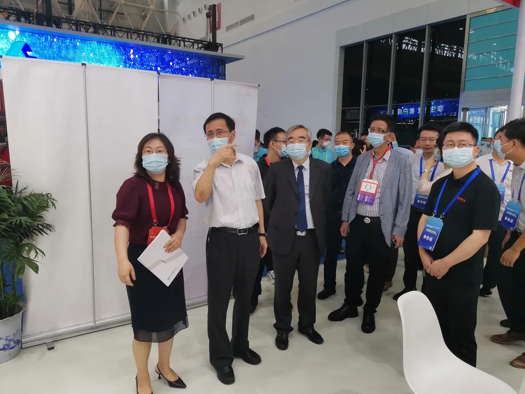 162675138767271522D8.jpg 金毛.webp.jpg